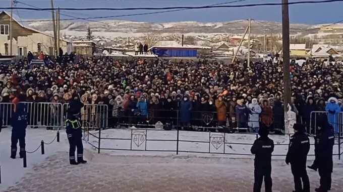 В Башкирии в отношении двух участников митинга в городе Баймак в поддержку Фаиля Алсынова, было инициировано уголовное преследование по обвинению в участии в массовых беспорядках