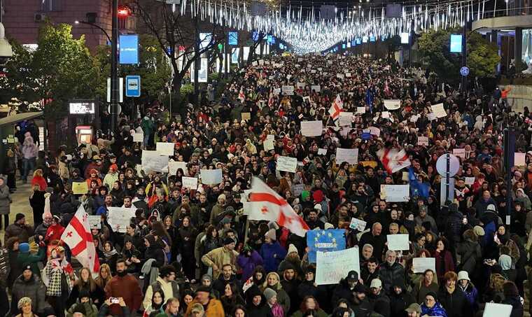 Демонстрации в Тбилиси: жители Грузии выступают за новые выборы в парламент