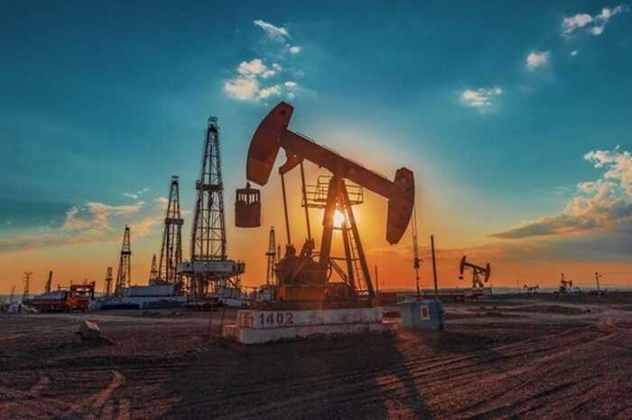 Санкции и низкие цены обрушили нефтяные поступления в бюджет РФ