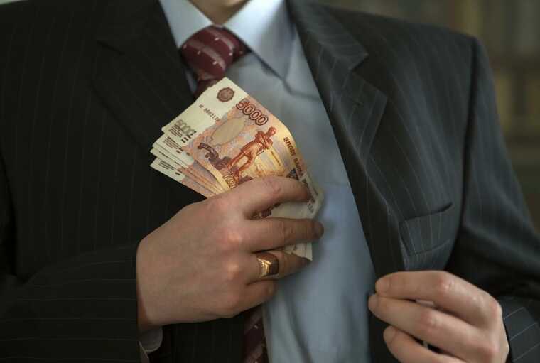 Чиновники в Сыктывкаре индексируют себе выплаты при долгах в 7 миллиардов