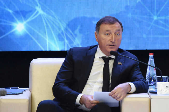 Власть над московскими Duty Free на Кипре получила связанная с Рагимовыми фигура — Араз Мехдиев