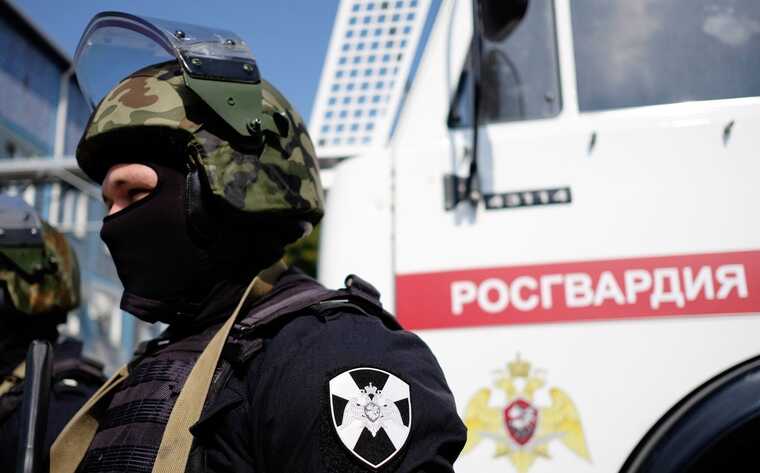 Силы Росгвардии, ОМОНа, ФСО и военные перекрыли Национальный центр «Россия»