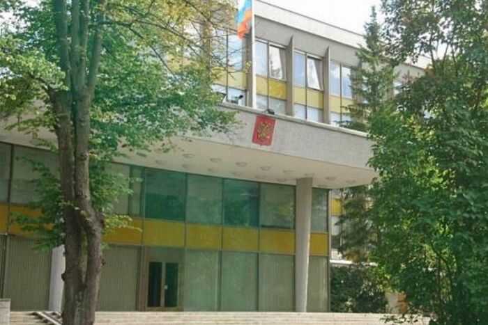 Здание российского торгпредства в Швеции обстреляли краской с дрона