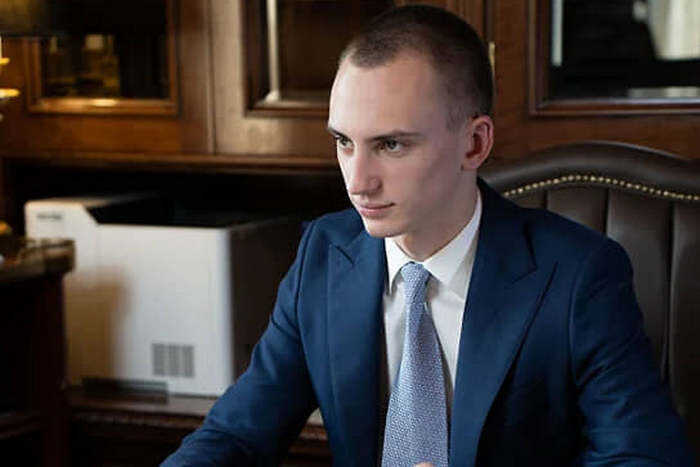Владислав Тюльпанов и загадка «детской базы»: как семейные активы стали частной собственностью без тендеров