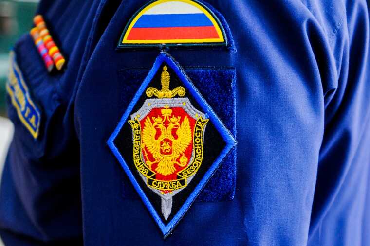 Значки продали родину: сотрудники ФСБ рассекретили центр кибершпионажа через сувениры