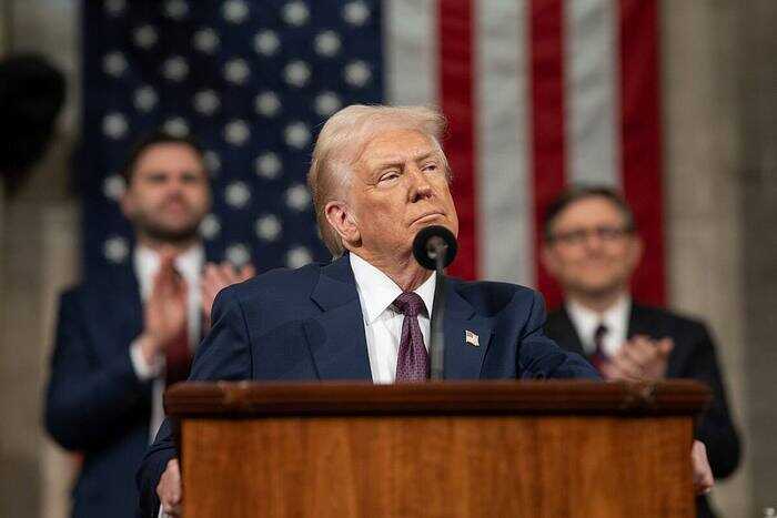 Трамп пригрозил ввести войска в Чикаго и Нью-Йорк для борьбы с преступностью